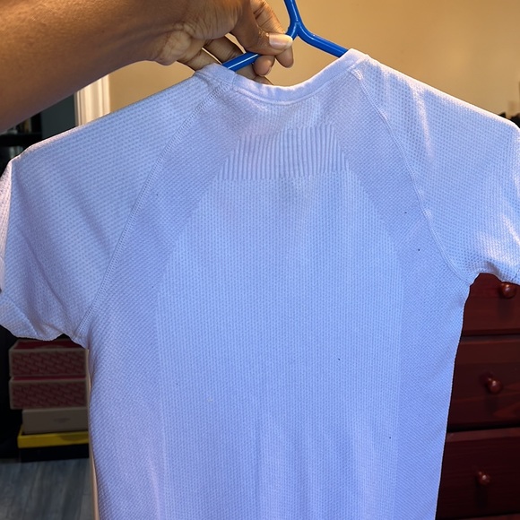 Athletic works purple shirt. US 4 (Small). - Picture 3 of 4